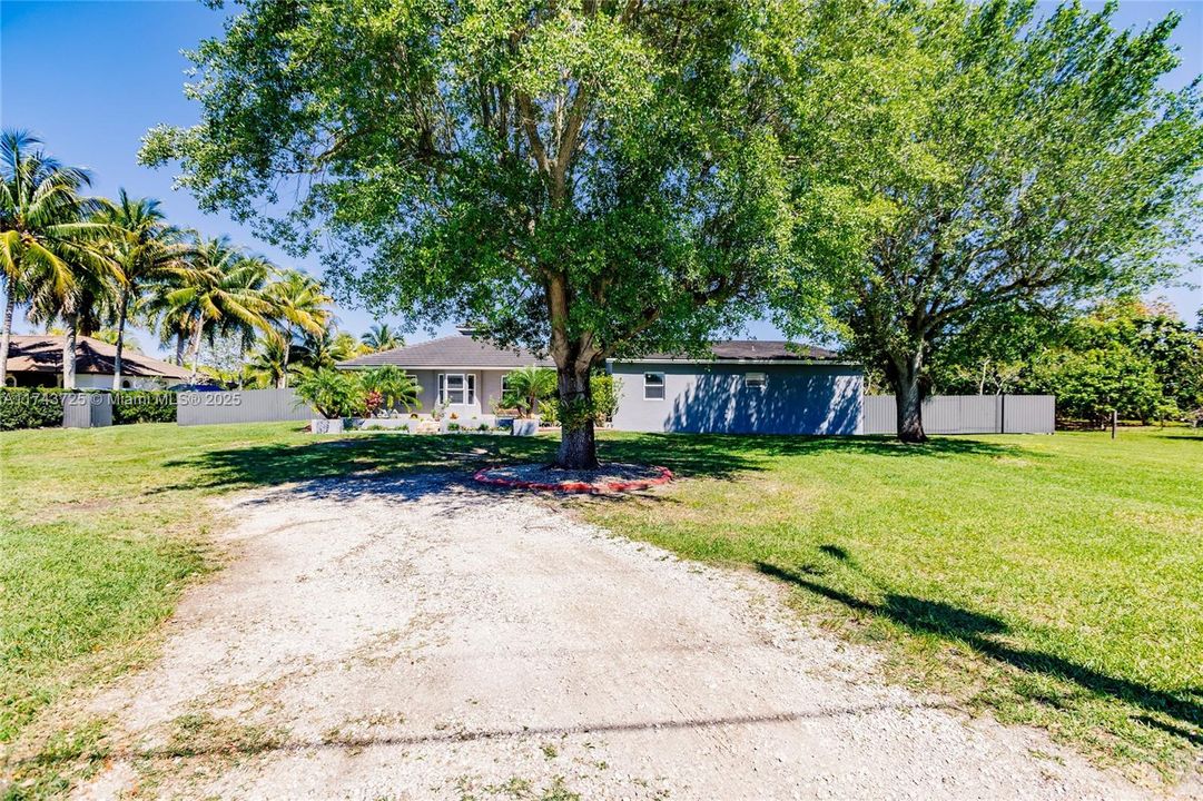 Vendido Recientemente: $975,000 (4 camas, 3 baños, 2150 Pies cuadrados)