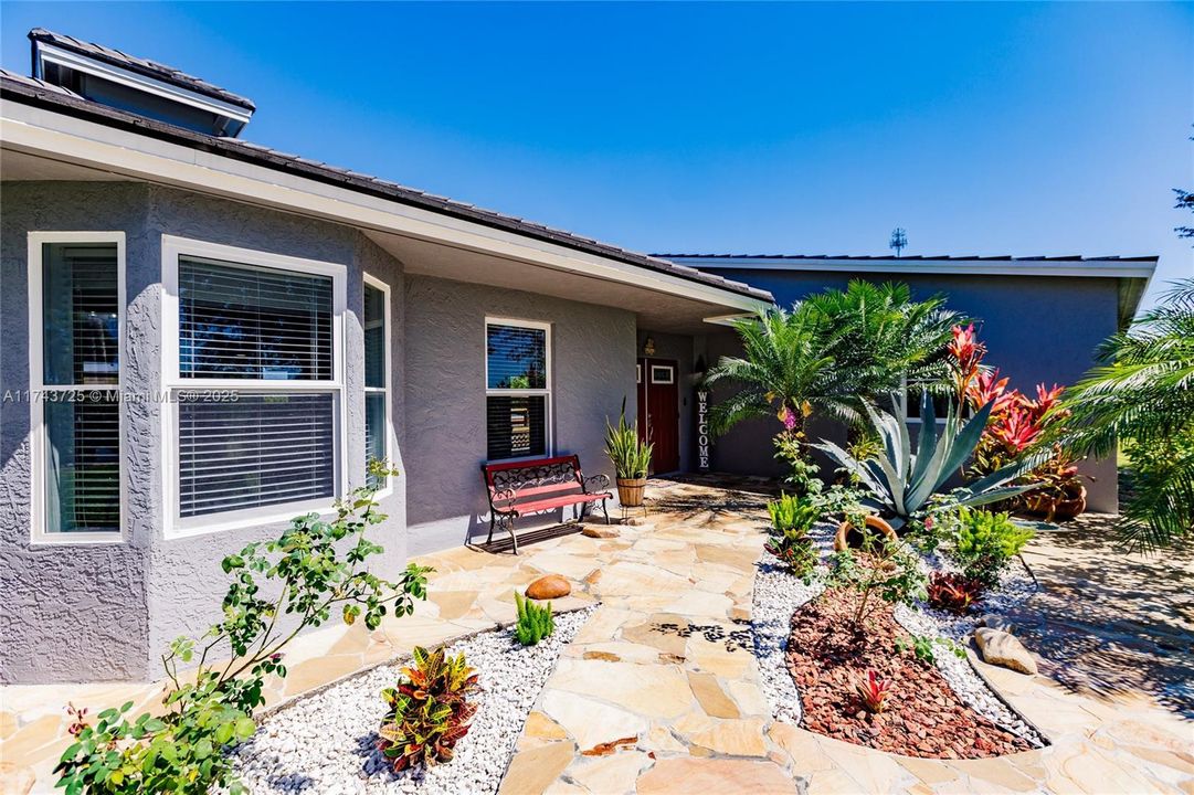 Vendido Recientemente: $975,000 (4 camas, 3 baños, 2150 Pies cuadrados)