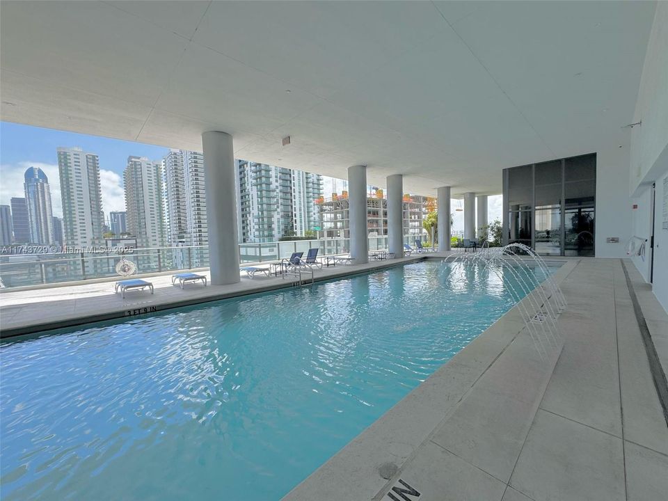 Recently Sold: $557,000 (2 beds, 2 baths, 1040 Square Feet)