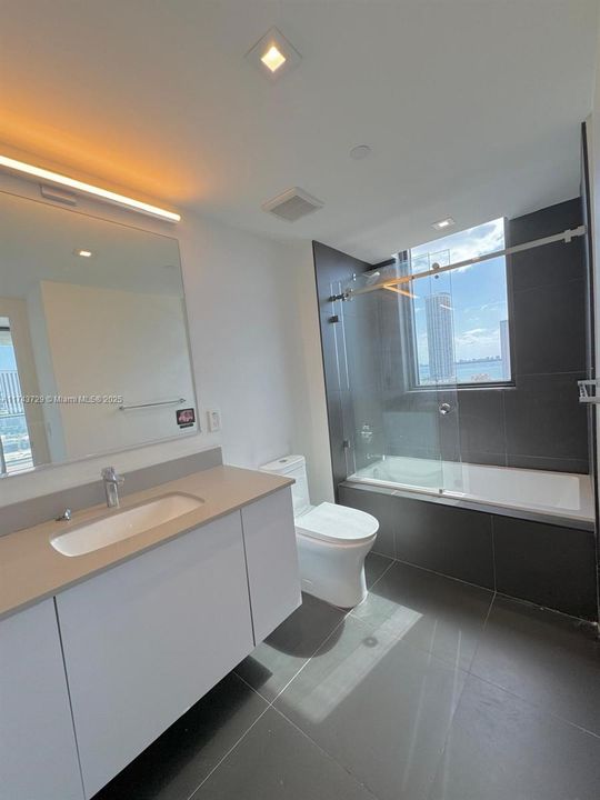 Recently Sold: $557,000 (2 beds, 2 baths, 1040 Square Feet)