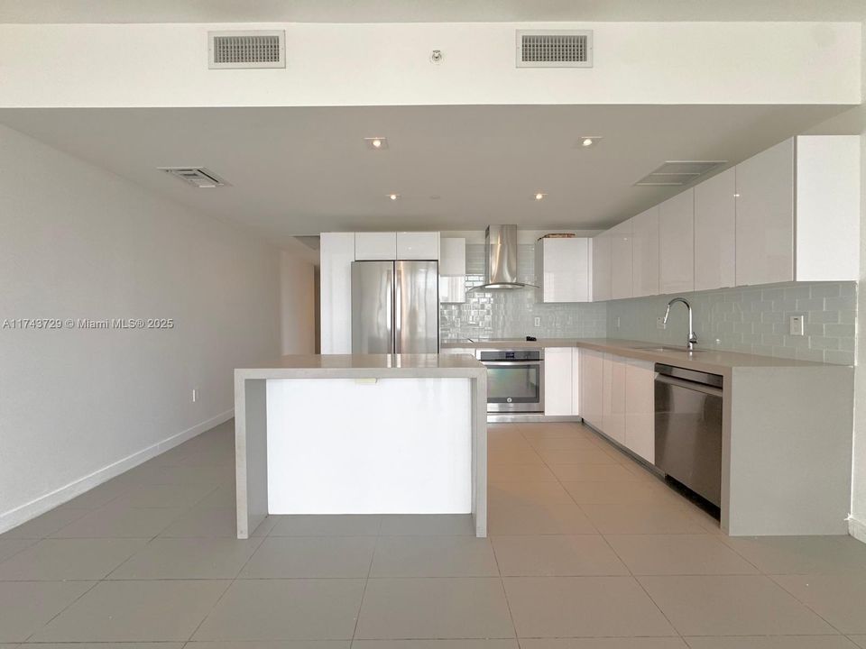 Recently Sold: $557,000 (2 beds, 2 baths, 1040 Square Feet)