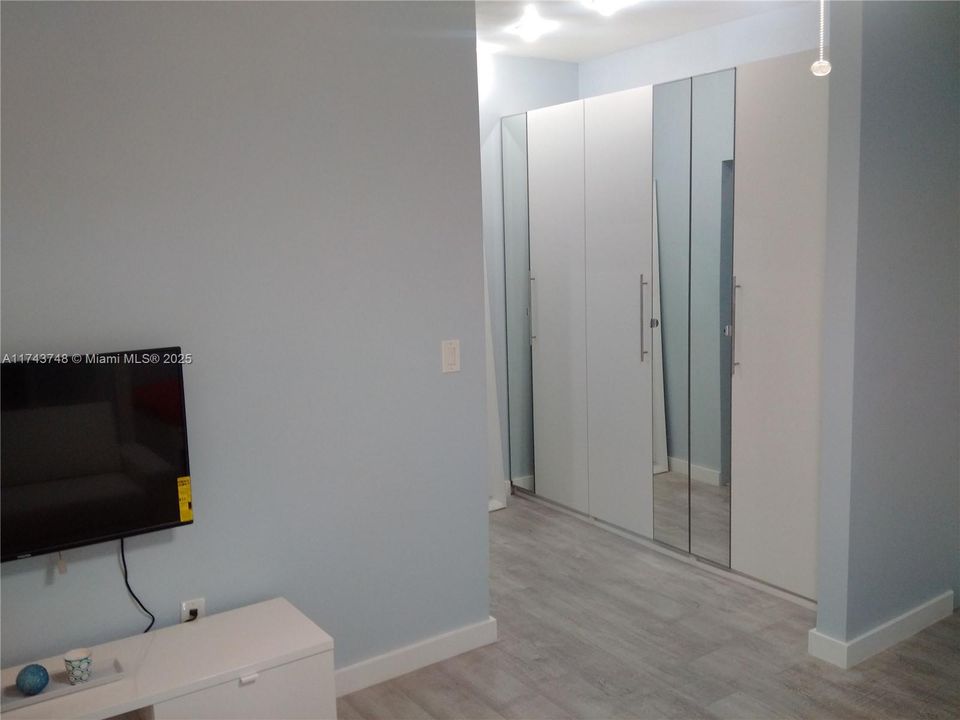 待售: $223,000 (1 贝兹, 1 浴室, 450 平方英尺)