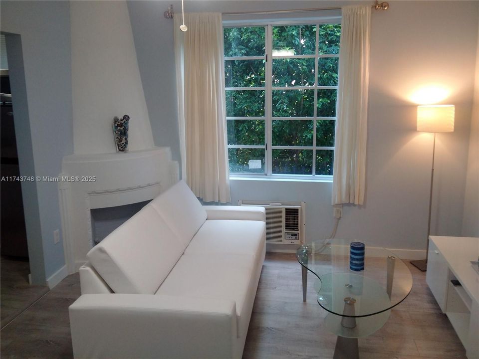 待售: $223,000 (1 贝兹, 1 浴室, 450 平方英尺)