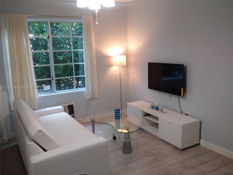 待售: $223,000 (1 贝兹, 1 浴室, 450 平方英尺)