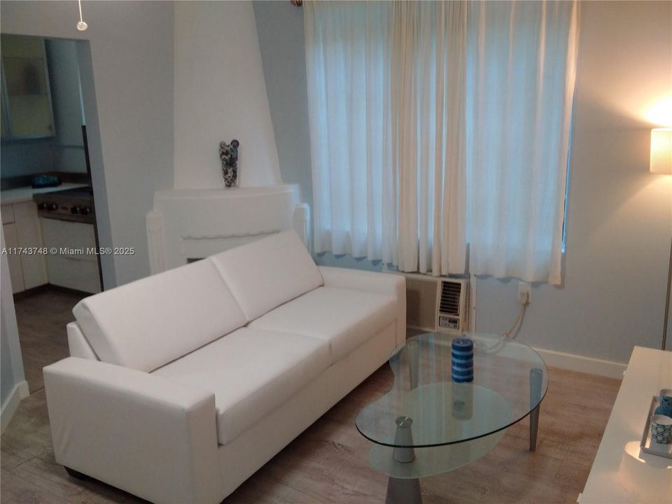 待售: $223,000 (1 贝兹, 1 浴室, 450 平方英尺)