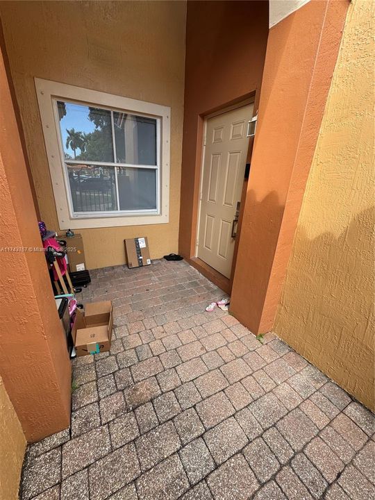 For Sale: $454,800 (3 beds, 3 baths, 1382 Square Feet)