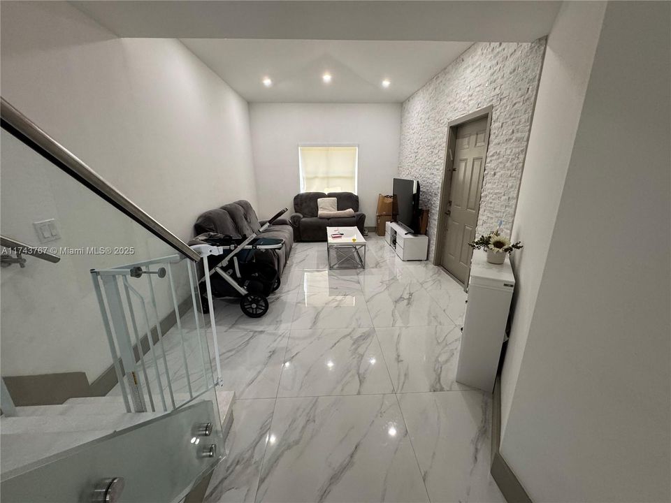 For Sale: $454,800 (3 beds, 3 baths, 1382 Square Feet)