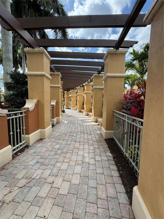 For Sale: $454,800 (3 beds, 3 baths, 1382 Square Feet)