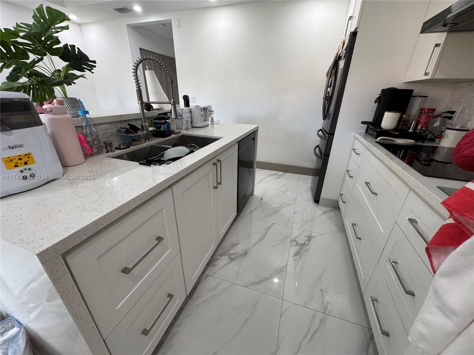 For Sale: $454,800 (3 beds, 3 baths, 1382 Square Feet)