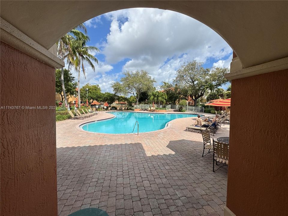 For Sale: $454,800 (3 beds, 3 baths, 1382 Square Feet)