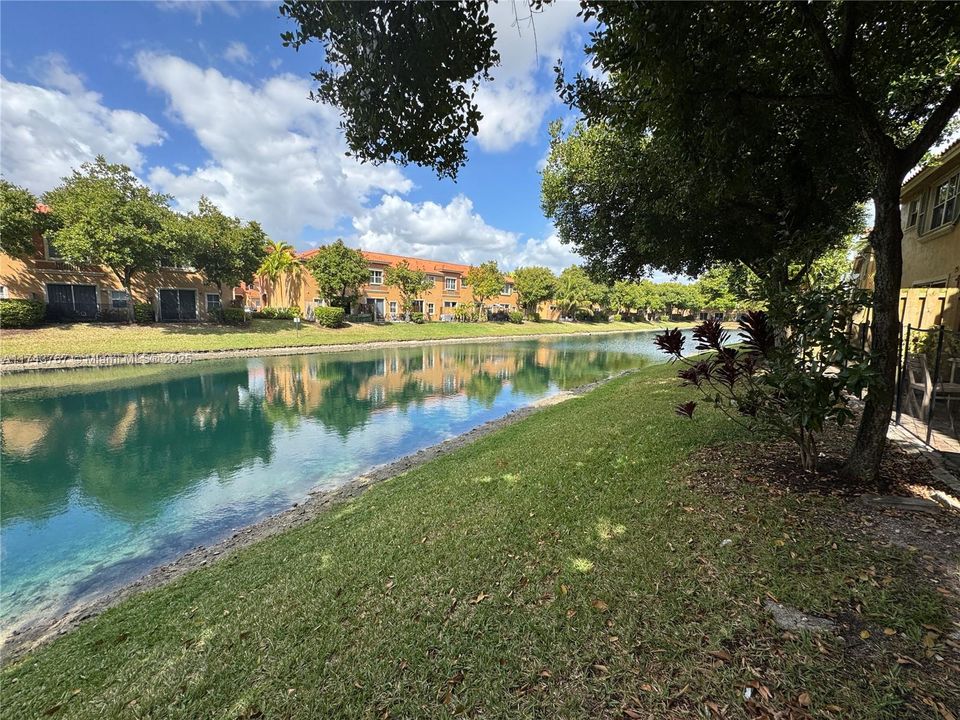 For Sale: $454,800 (3 beds, 3 baths, 1382 Square Feet)