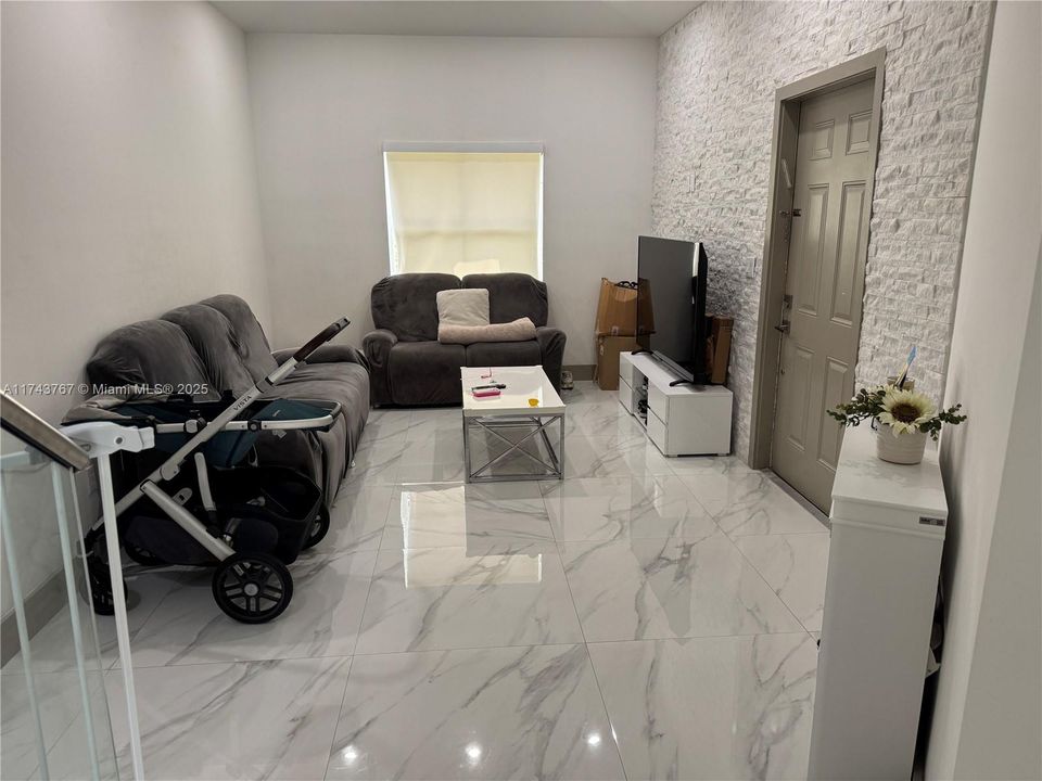 For Sale: $454,800 (3 beds, 3 baths, 1382 Square Feet)