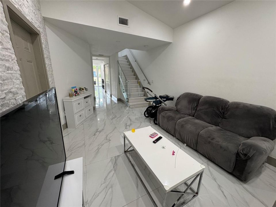 For Sale: $454,800 (3 beds, 3 baths, 1382 Square Feet)