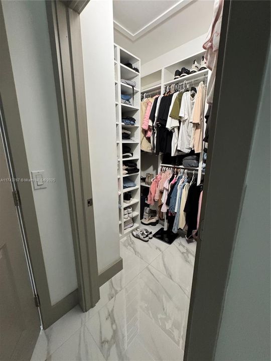 For Sale: $454,800 (3 beds, 3 baths, 1382 Square Feet)