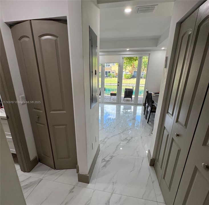 For Sale: $454,800 (3 beds, 3 baths, 1382 Square Feet)