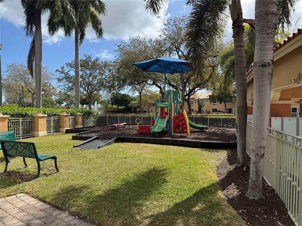 For Sale: $454,800 (3 beds, 3 baths, 1382 Square Feet)