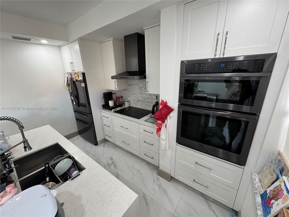 For Sale: $454,800 (3 beds, 3 baths, 1382 Square Feet)