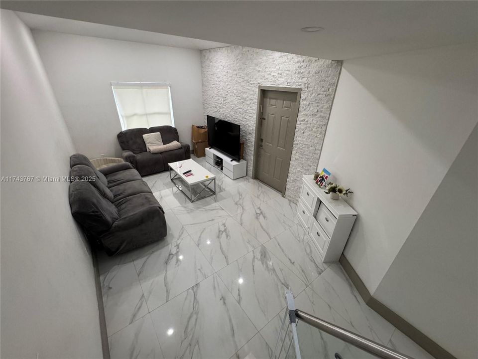 For Sale: $454,800 (3 beds, 3 baths, 1382 Square Feet)