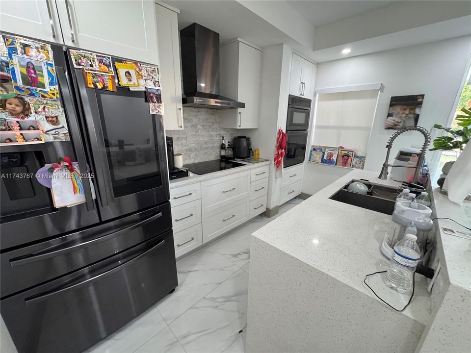 For Sale: $454,800 (3 beds, 3 baths, 1382 Square Feet)