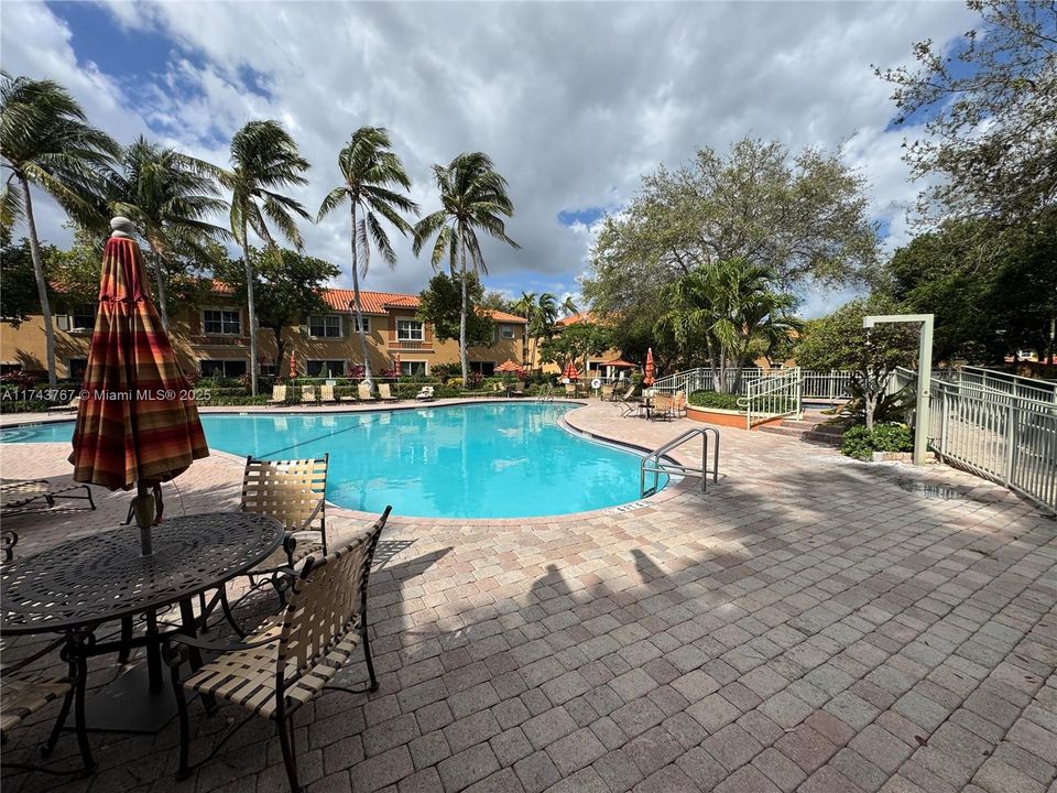 For Sale: $454,800 (3 beds, 3 baths, 1382 Square Feet)