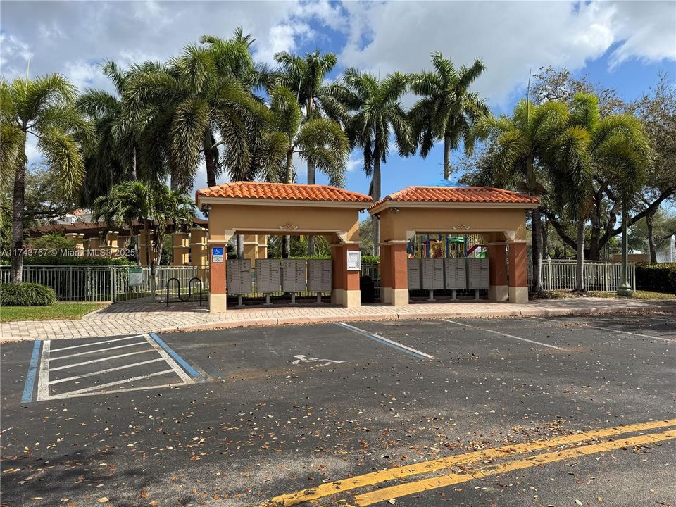 For Sale: $454,800 (3 beds, 3 baths, 1382 Square Feet)