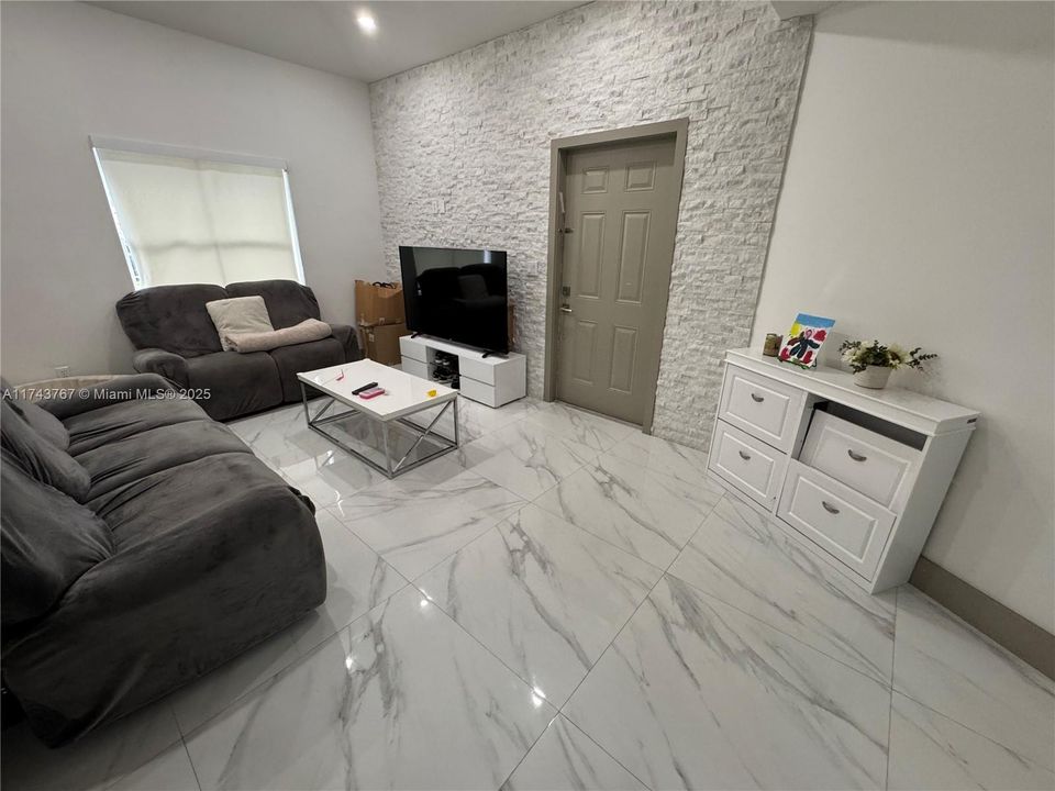 For Sale: $454,800 (3 beds, 3 baths, 1382 Square Feet)