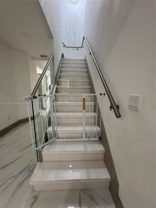 For Sale: $454,800 (3 beds, 3 baths, 1382 Square Feet)