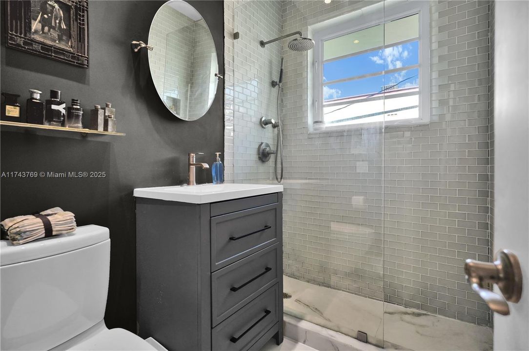 For Sale: $399,000 (1 beds, 1 baths, 600 Square Feet)