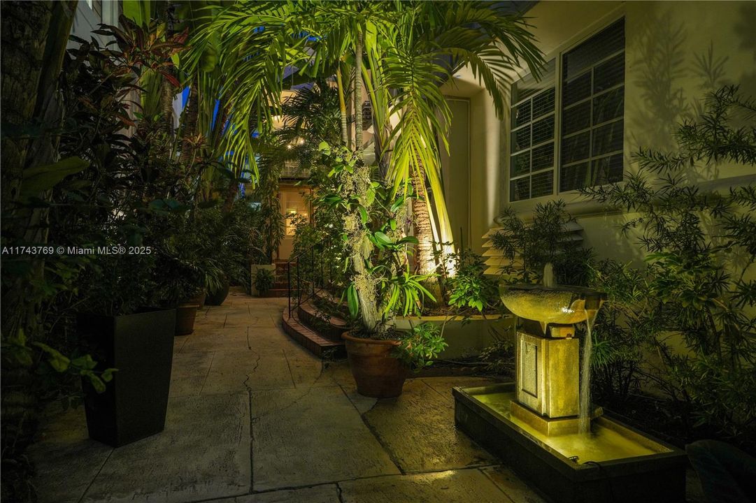 For Sale: $399,000 (1 beds, 1 baths, 600 Square Feet)