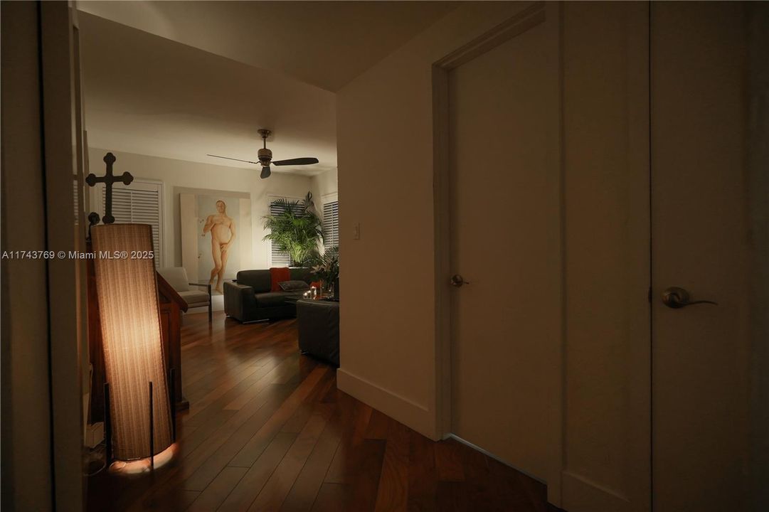 For Sale: $399,000 (1 beds, 1 baths, 600 Square Feet)