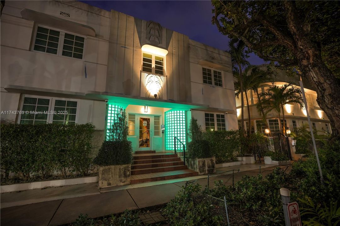 For Sale: $399,000 (1 beds, 1 baths, 600 Square Feet)