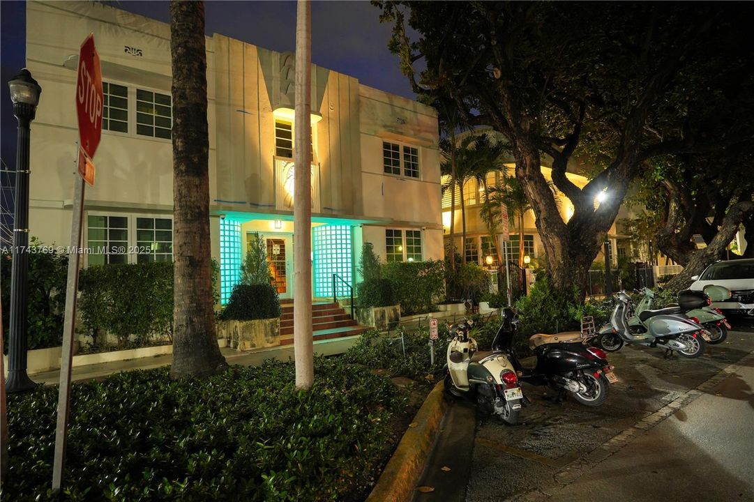 For Sale: $399,000 (1 beds, 1 baths, 600 Square Feet)