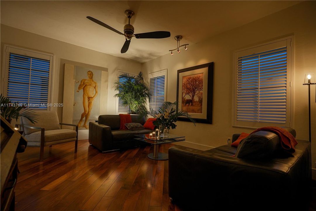 For Sale: $399,000 (1 beds, 1 baths, 600 Square Feet)