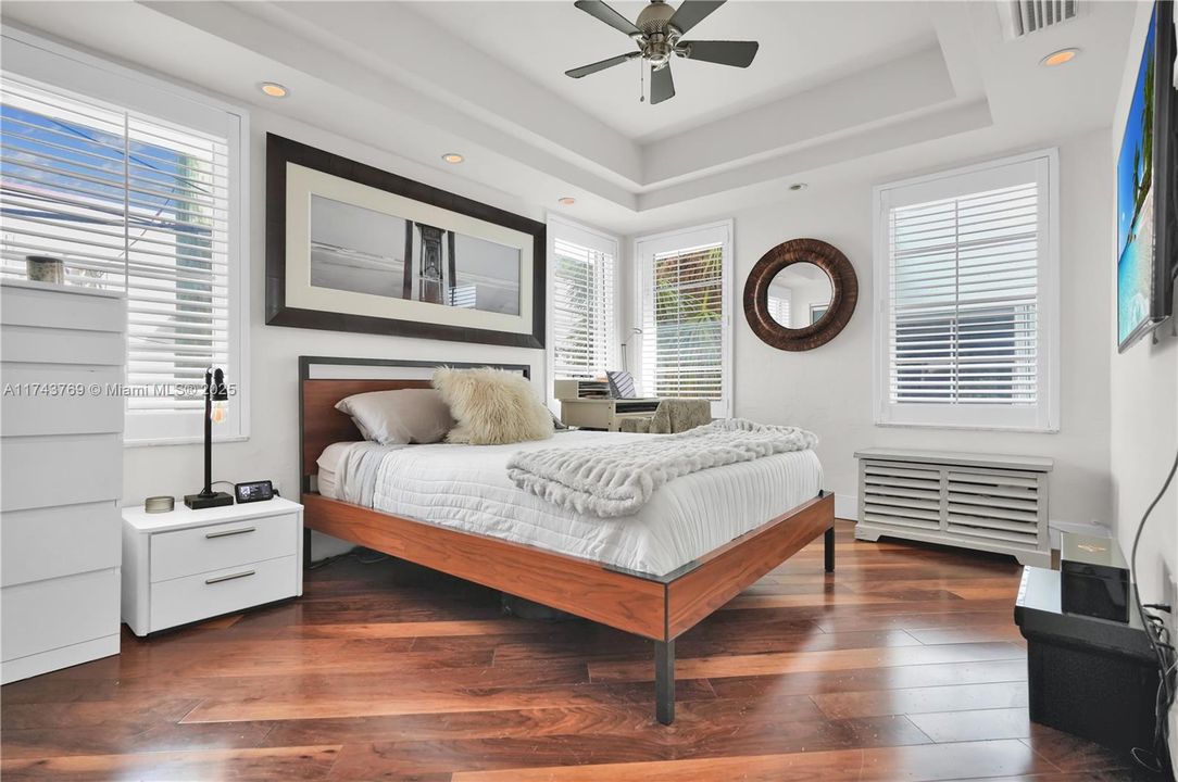 For Sale: $399,000 (1 beds, 1 baths, 600 Square Feet)