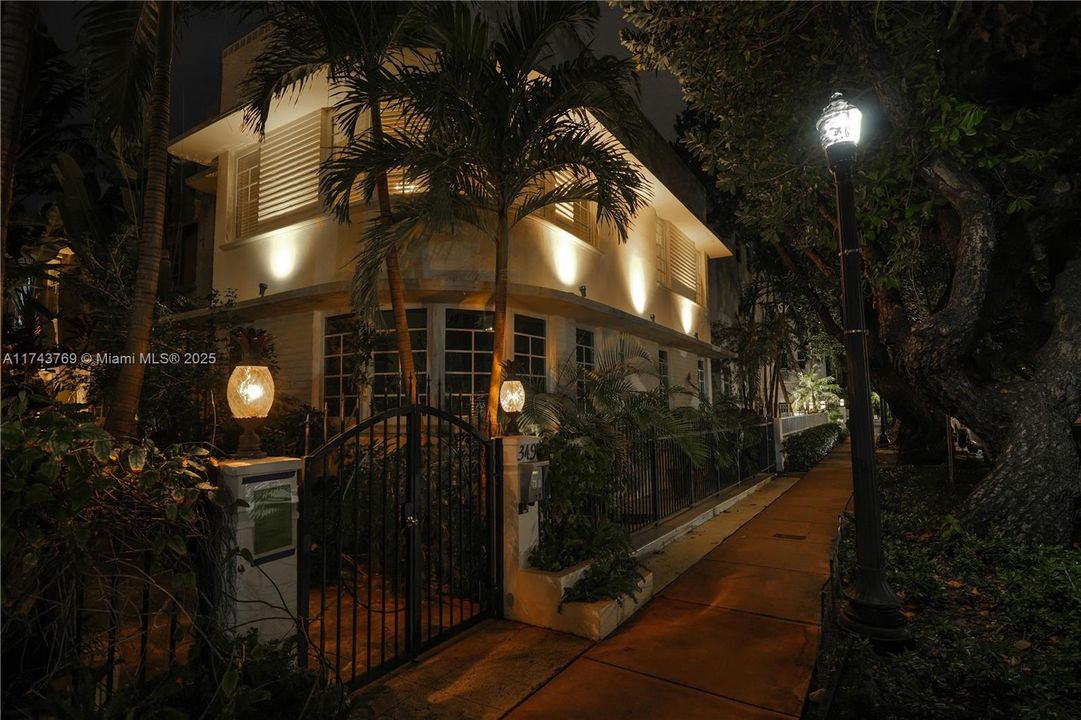 For Sale: $399,000 (1 beds, 1 baths, 600 Square Feet)