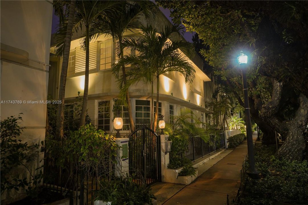 For Sale: $399,000 (1 beds, 1 baths, 600 Square Feet)