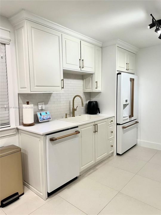 Recently Rented: $2,650 (2 beds, 2 baths, 1005 Square Feet)