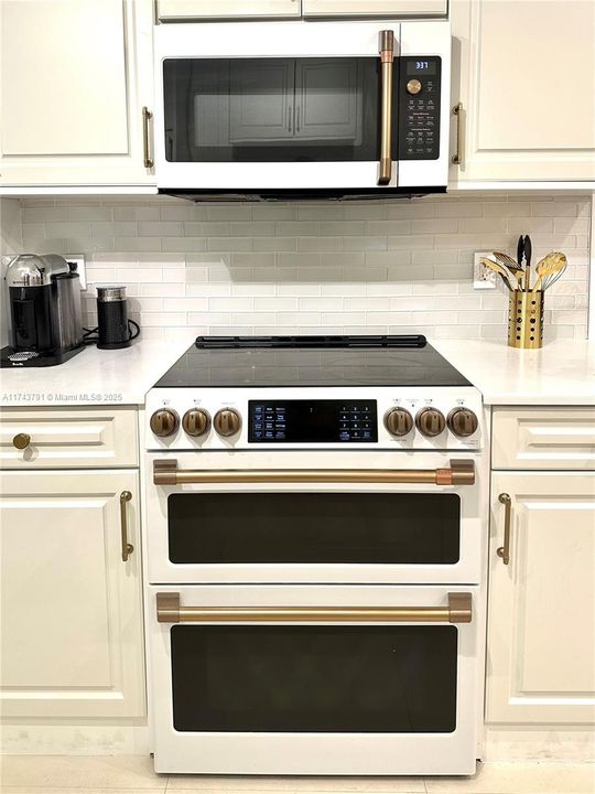 Recently Rented: $2,650 (2 beds, 2 baths, 1005 Square Feet)