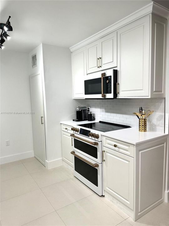 Recently Rented: $2,650 (2 beds, 2 baths, 1005 Square Feet)