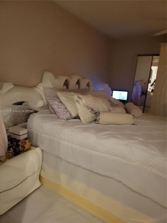 For Sale: $560,000 (3 beds, 2 baths, 1575 Square Feet)