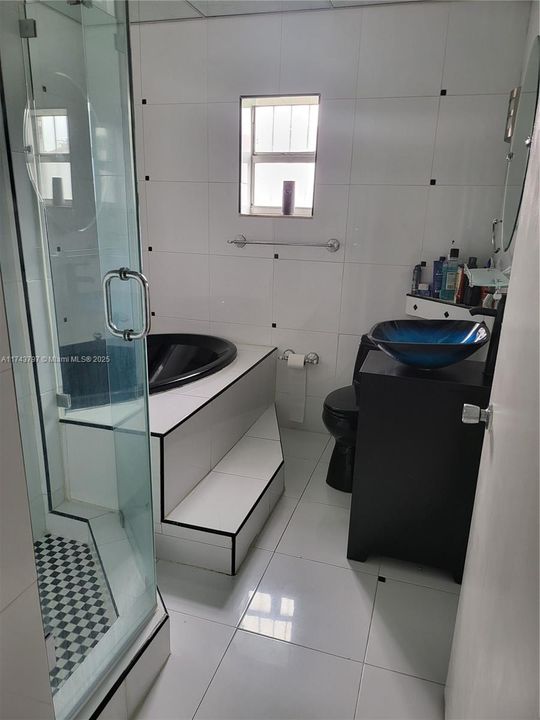 For Sale: $560,000 (3 beds, 2 baths, 1575 Square Feet)