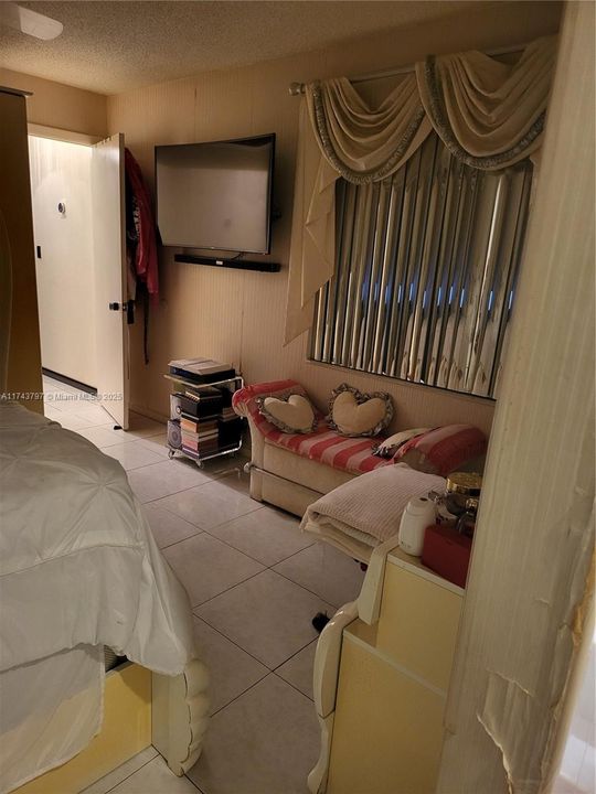 For Sale: $560,000 (3 beds, 2 baths, 1575 Square Feet)