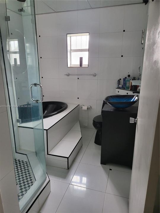 For Sale: $560,000 (3 beds, 2 baths, 1575 Square Feet)