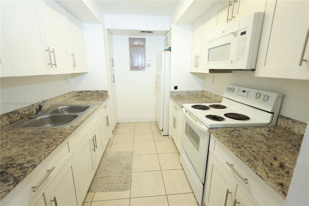 For Sale: $450,000 (3 beds, 2 baths, 1363 Square Feet)