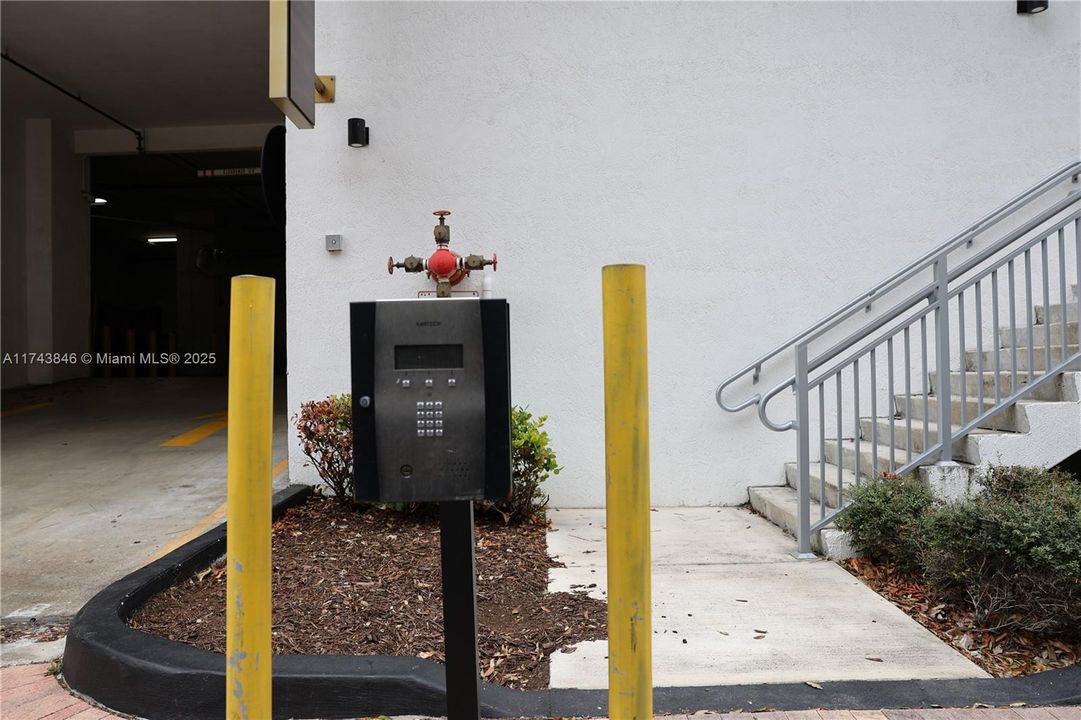 For Sale: $450,000 (3 beds, 2 baths, 1363 Square Feet)