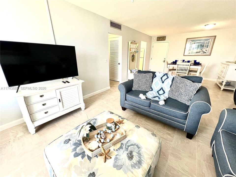 For Rent: $2,500 (1 beds, 1 baths, 840 Square Feet)