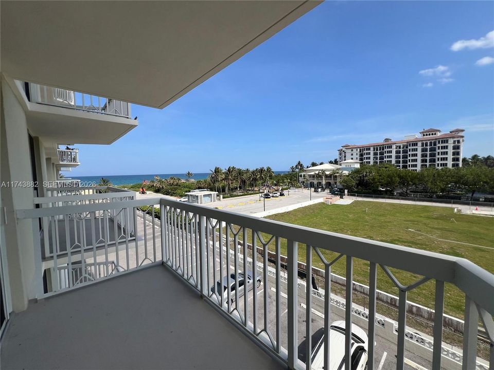 For Rent: $2,500 (1 beds, 1 baths, 840 Square Feet)