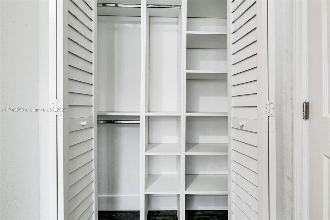 ONE BEDROOM CLOSET