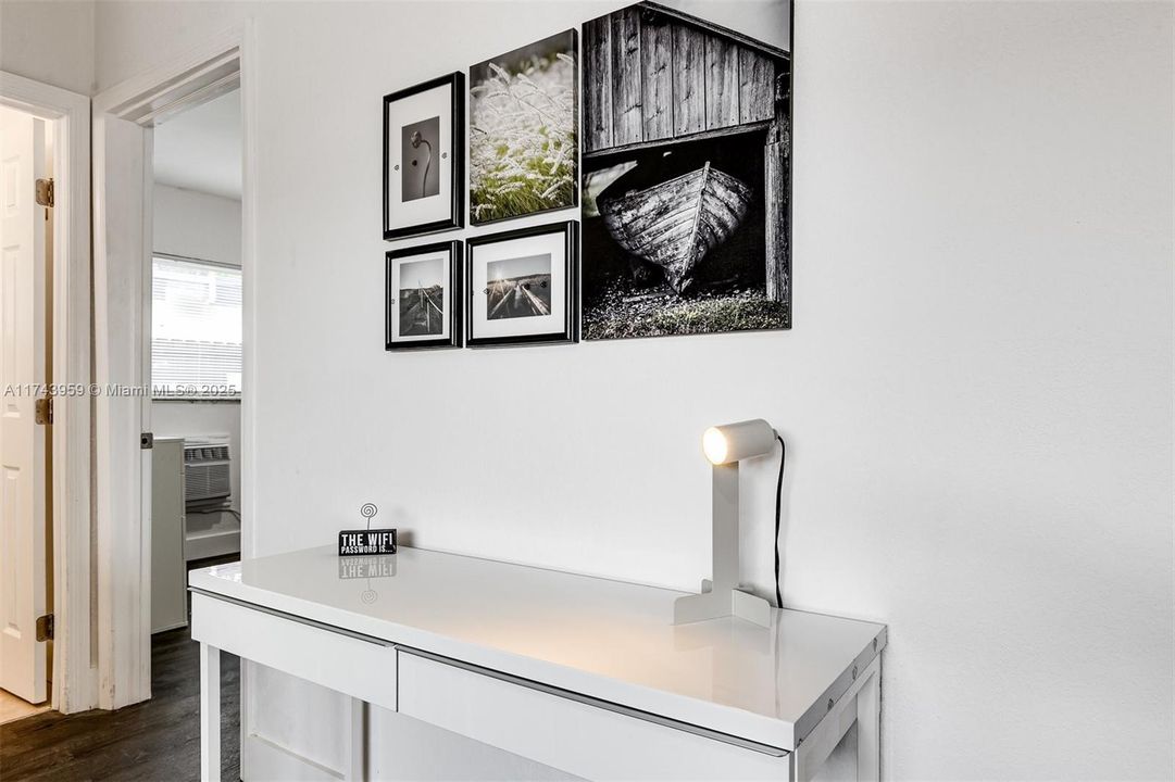 ONE BEDROOM WORKING SPACE