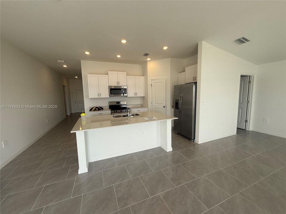 Recently Rented: $2,400 (4 beds, 2 baths, 0 Square Feet)